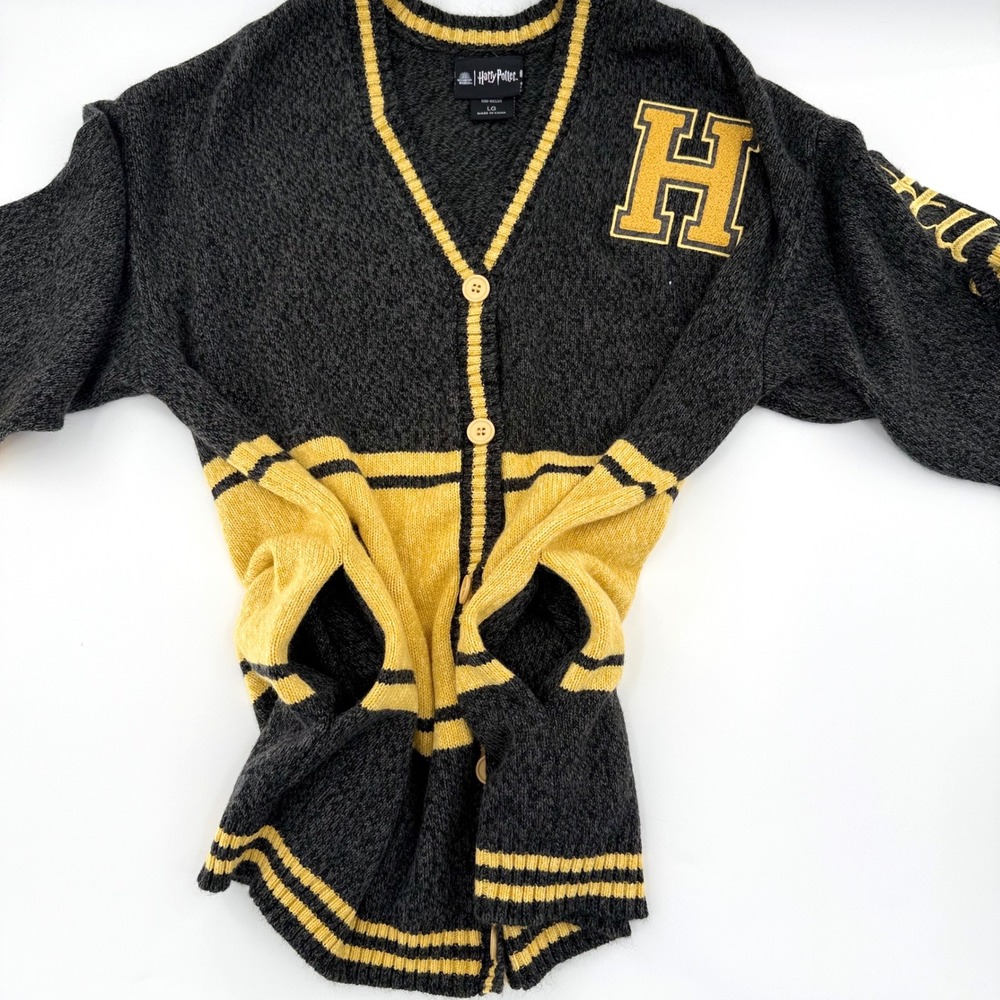 Harry Potter (Grey/Yellow) Hufflepuff Varsity Hot Topic Cardigan Unisex LG